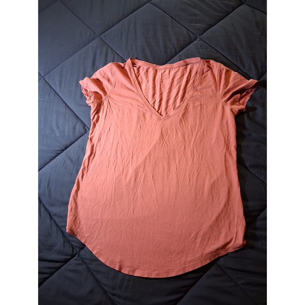 Lululemon Love Tee V-Neck Short Sleeve Shirt‎ Rose Pink Curved Hem Women Size 8